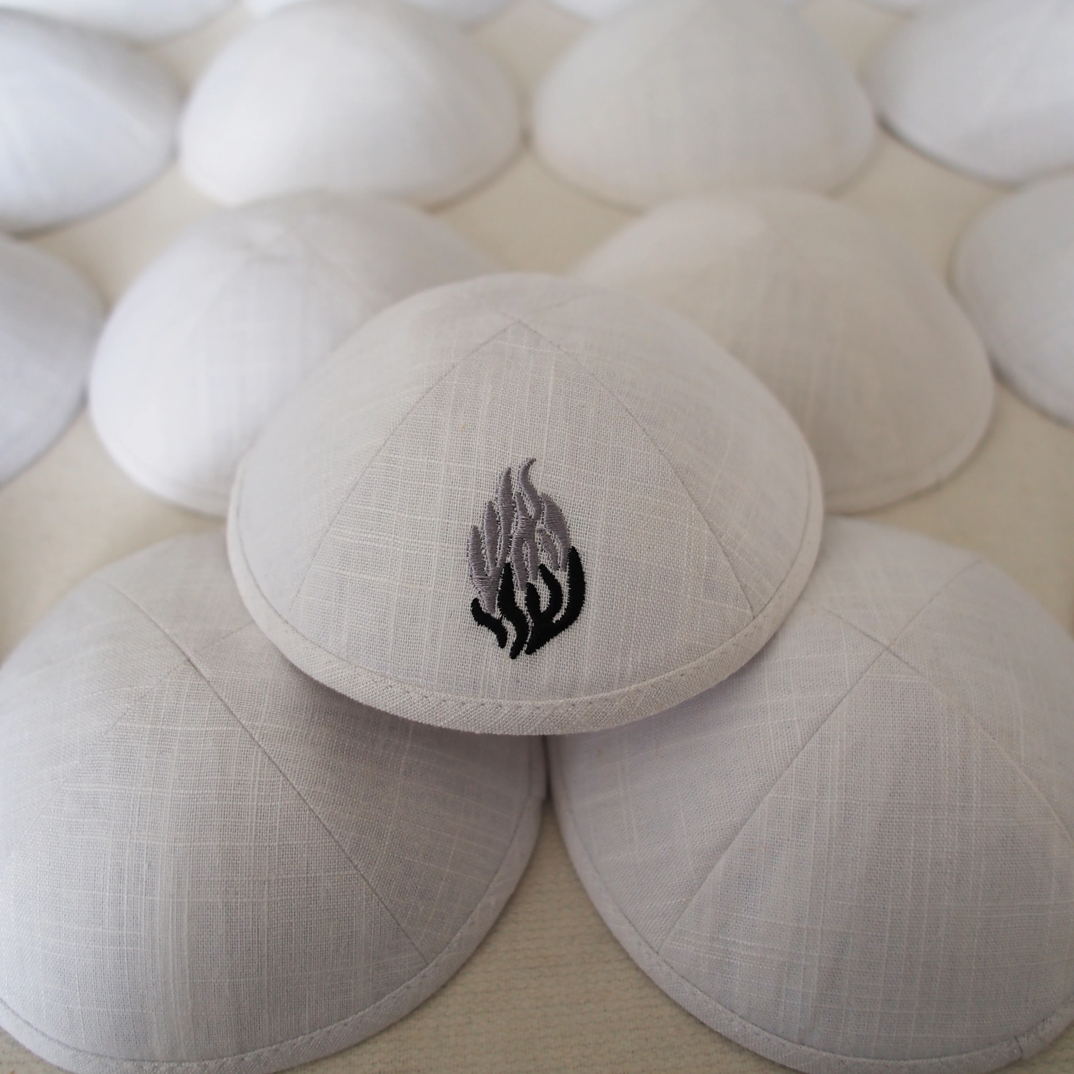 White custom two-tone flame embroidered linen kippah, Jewish Ahava custom kippah for weddings and barbat mitzvahs, Jewish gift Y
White custom two-tone flame embroidered linen kippah, Jewish Ahava custom kippah for weddings and barbat mitzvahs, Jewish gift Y