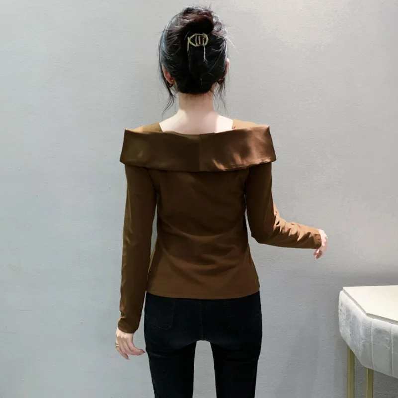 European Clothes Chic Zipper T-shirt Women Elegant Square Collar Slim Cotton Top Long Sleeve Tees New 2024 Autumn Winter
European Clothes Chic Zipper T-shirt Women Elegant Square Collar Slim Cotton Top Long Sleeve Tees New 2024 Autumn Winter
