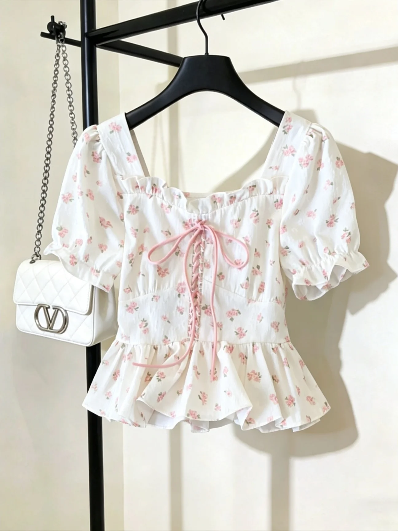 French Style Floral Print Shirt Women's Summer Bubble Sleeve Square Collar Knot Tie Slimming Hemline Top
French Style Floral Print Shirt Women's Summer Bubble Sleeve Square Collar Knot Tie Slimming Hemline Top