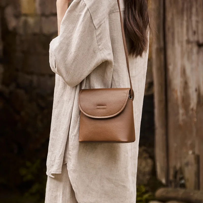 Fashion Genuine Leather Women's Bag New High Quality Shoulder Bag Plant Tanned Cowhide Versatile Simple Women Shoulder Bag
Fashion Genuine Leather Women's Bag New High Quality Shoulder Bag Plant Tanned Cowhide Versatile Simple Women Shoulder Bag
