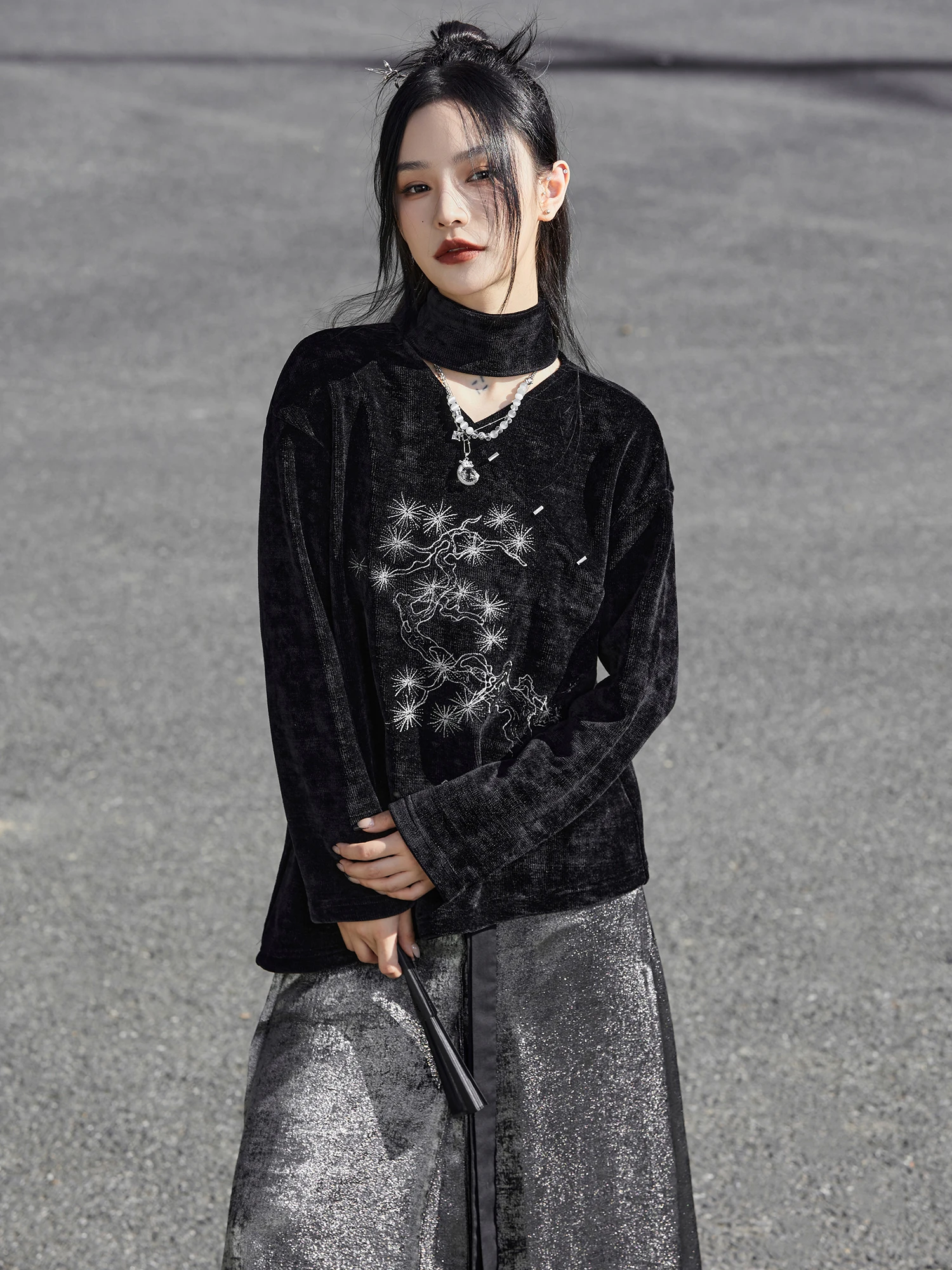 Новый утепленный женский свитер-комплект в китайском стиле: теплый зимний дизайн, уютный свитер-облако с эффектом пушистости
Новый утепленный женский свитер-комплект в китайском стиле: теплый зимний дизайн, уютный свитер-облако с эффектом пушистости