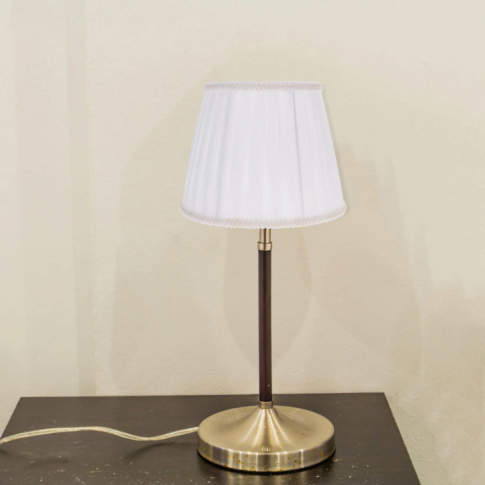 Modern Fabric Lampshade for Table Desk Floor Lamp E27 Sturdy Structure Warm Light Effect Lightweight Compact Size Safe Material
Modern Fabric Lampshade for Table Desk Floor Lamp E27 Sturdy Structure Warm Light Effect Lightweight Compact Size Safe Material