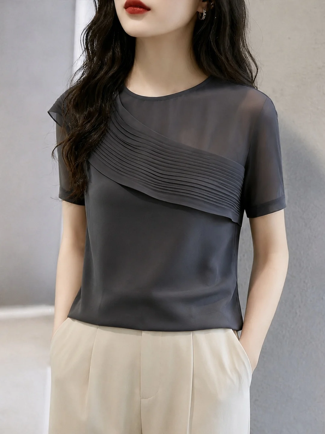 Elegant Summer Short Sleeve Shirt Commute Slimming Versatile Age-Defying Top Korean Style Straight Cut Silk Blend Blouse
Elegant Summer Short Sleeve Shirt Commute Slimming Versatile Age-Defying Top Korean Style Straight Cut Silk Blend Blouse