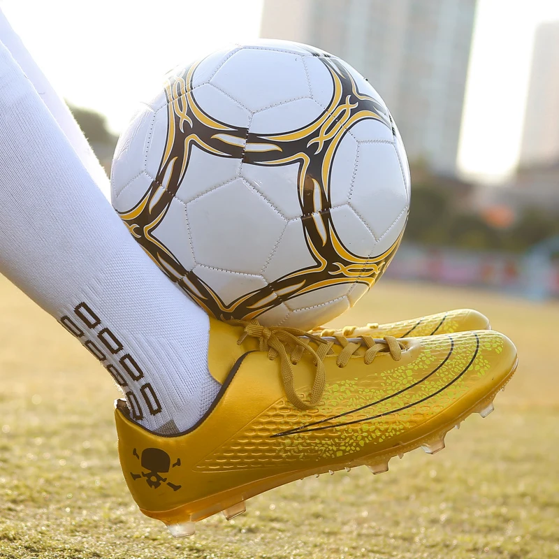 New Men Football Boots Indoor Futsal Soccer Shoes Ultralight Wholesale Professional Training Unisex Breathable Seamless
New Men Football Boots Indoor Futsal Soccer Shoes Ultralight Wholesale Professional Training Unisex Breathable Seamless
