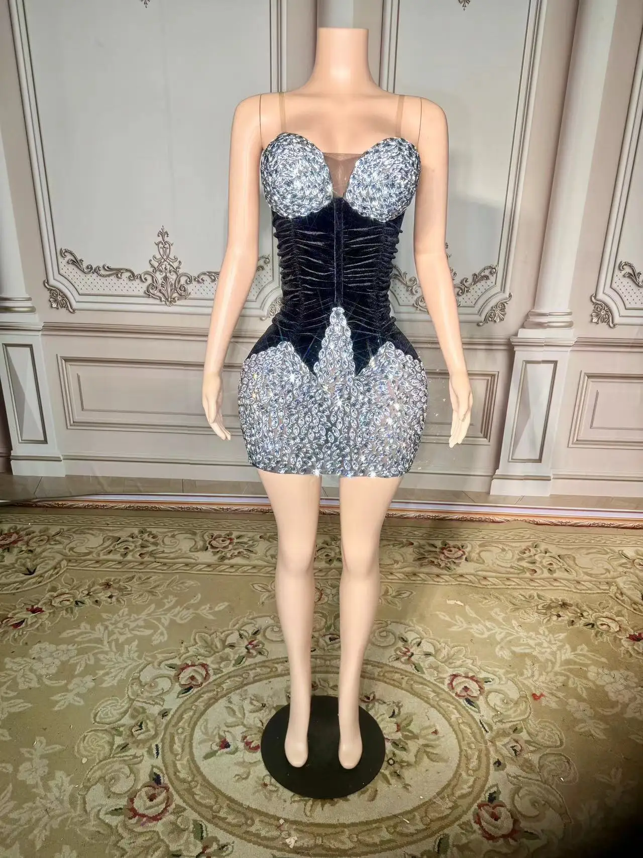 Elegant Evening Prom Birthday Queen Short Dress For Women Velvet Celebrate Bling Charming Stage Wear Drag Queen Stage Costume
Elegant Evening Prom Birthday Queen Short Dress For Women Velvet Celebrate Bling Charming Stage Wear Drag Queen Stage Costume