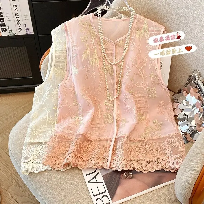 Embroidered Vest Women's Summer New Retro Printed Thin Sleeveless Jacket Lace Lace Top At The Hem
Embroidered Vest Women's Summer New Retro Printed Thin Sleeveless Jacket Lace Lace Top At The Hem