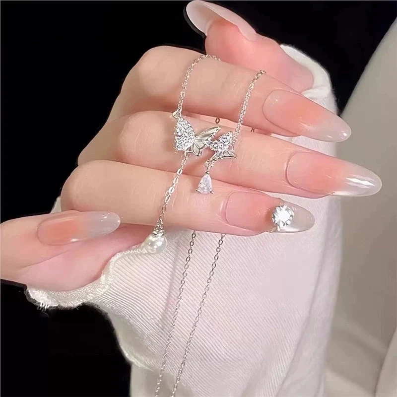 Light and Shadow Butterfly Necklace for Women High-end with Zircon Tassel Collarbone Chain Fashion Creative Pearl Necklaces
Light and Shadow Butterfly Necklace for Women High-end with Zircon Tassel Collarbone Chain Fashion Creative Pearl Necklaces