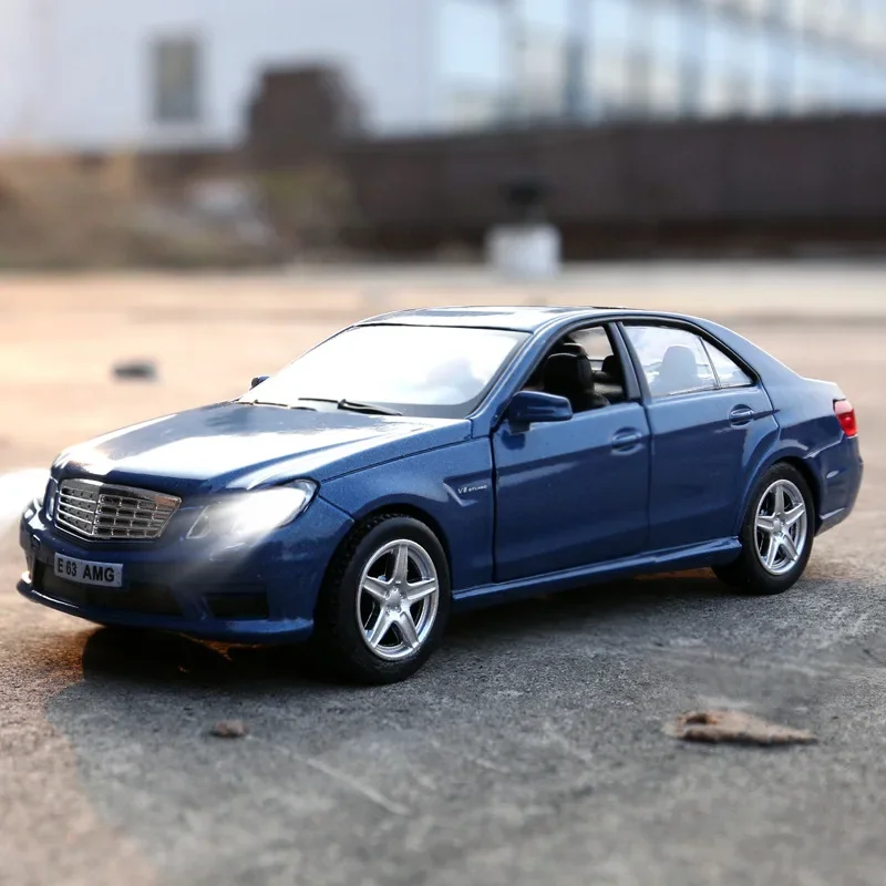 1:36 Mercedes Benz E63 AMG высококлассная имитация Изысканная литая модель игрушечных автомобилей Стайлинг автомобиля Лимузин литая машина F42
1:36 Mercedes Benz E63 AMG высококлассная имитация Изысканная литая модель игрушечных автомобилей Стайлинг автомобиля Лимузин литая машина F42