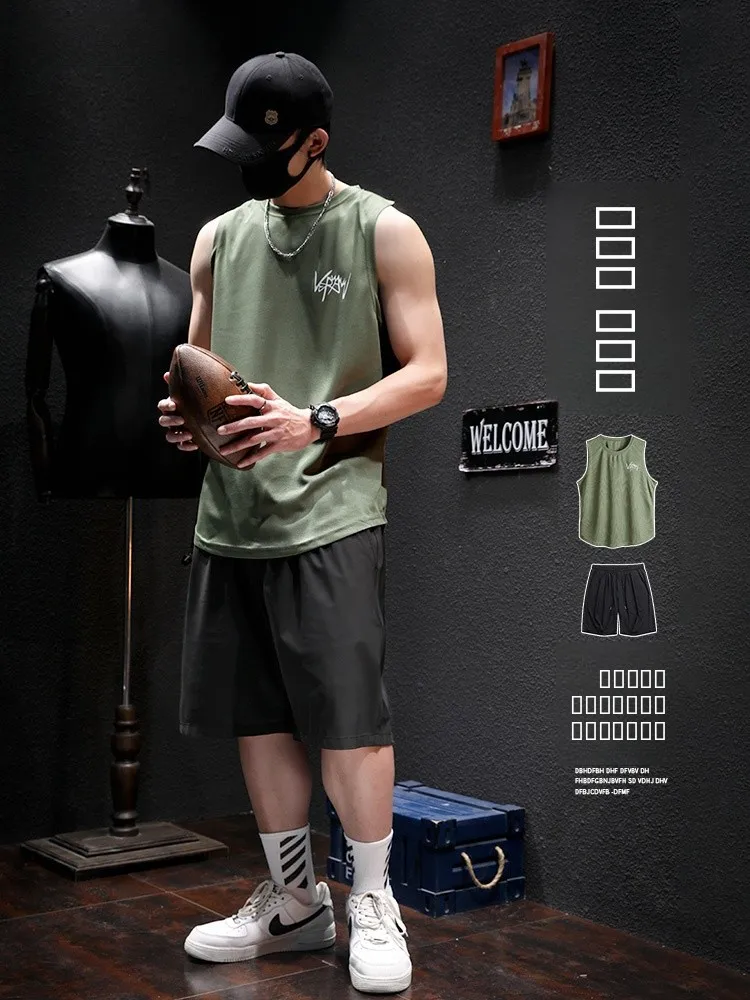 Летний тонкий спортивный костюм из ледяного шелка для мужчин: дышащий, быстросохнущий, свободный крой, большие размеры, майка и шорты с принтом, для фитнеса и баскетбола
Летний тонкий спортивный костюм из ледяного шелка для мужчин: дышащий, быстросохнущий, свободный крой, большие размеры, майка и шорты с принтом, для фитнеса и баскетбола