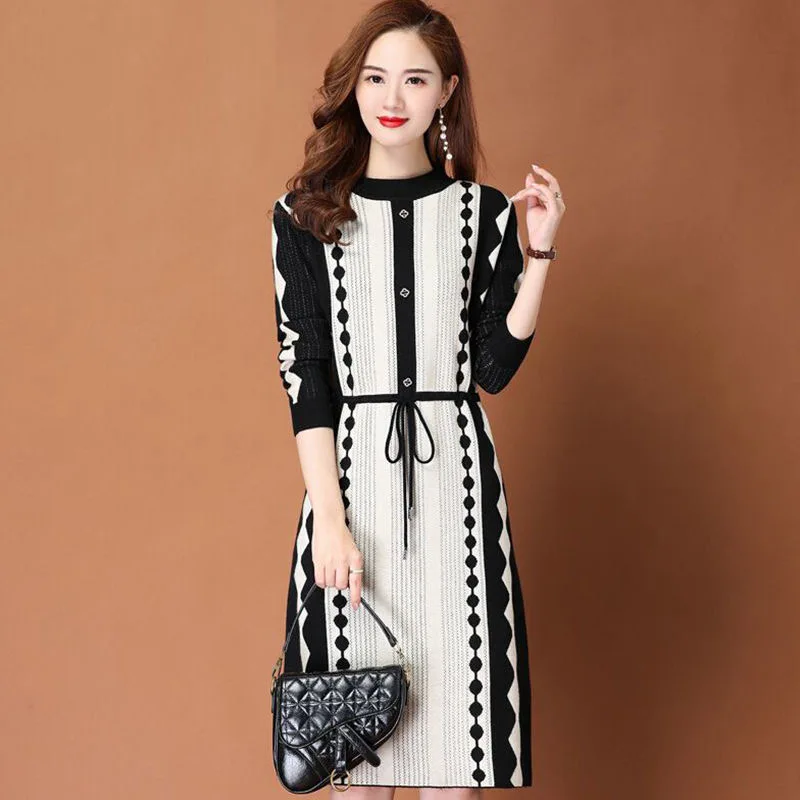 2024 Autumn Winter Woolen Knitted Floral Pullovers Elegant Bodycon Festival Sweaters Female Korean Vintage Luxury Prom Clothing
2024 Autumn Winter Woolen Knitted Floral Pullovers Elegant Bodycon Festival Sweaters Female Korean Vintage Luxury Prom Clothing