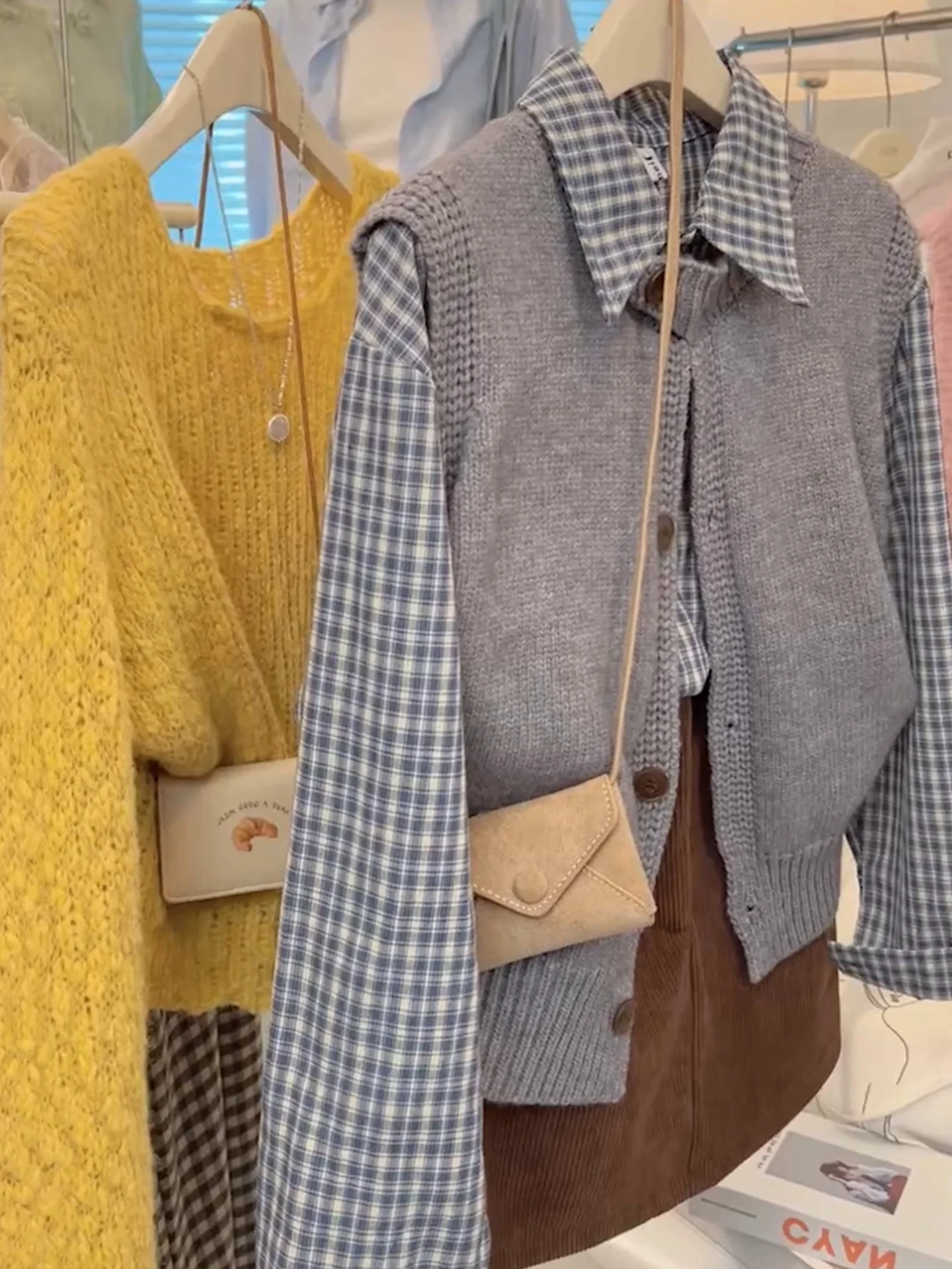 Корейский вязаный жилет на одной пуговице, простой дизайн, модная многослойная женская одежда, круглый, обычный...
Корейский вязаный жилет на одной пуговице, простой дизайн, модная многослойная женская одежда, круглый, обычный...