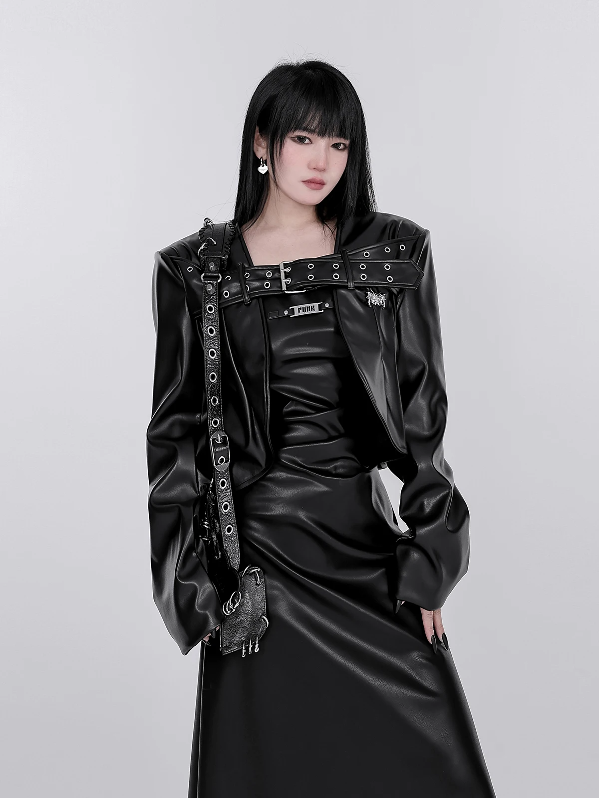 YUBABY Early Autumn Heavy Work Leather Jacket Short Style Shoulder Pads Punk Personality Match Open Collar Metal Button Zipper
YUBABY Early Autumn Heavy Work Leather Jacket Short Style Shoulder Pads Punk Personality Match Open Collar Metal Button Zipper