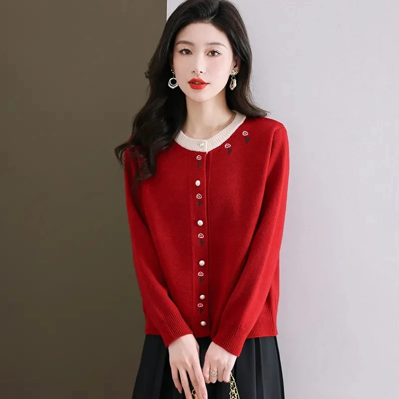 Fashion Jacquard Knitted Cardigan Spring Autumn New Sweater Coat Low Round Neck Comfortable Soft Single-Breasted Round Neck Coat
Fashion Jacquard Knitted Cardigan Spring Autumn New Sweater Coat Low Round Neck Comfortable Soft Single-Breasted Round Neck Coat