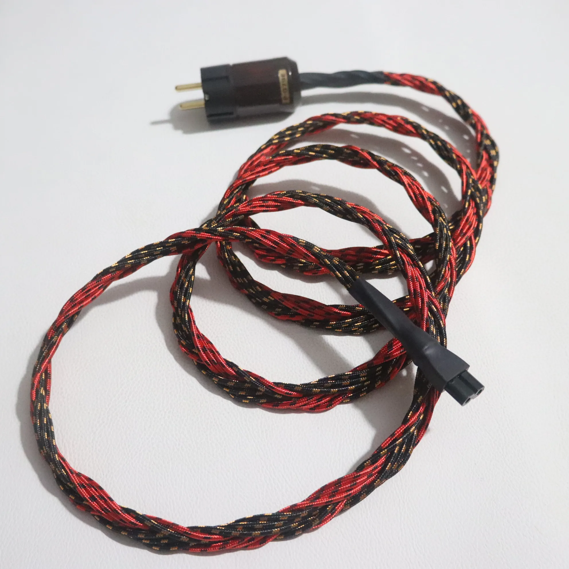 Western Electric 6N OFC pure copper US/EU HiFi audio speaker Power cord cable with an mini 8-shaped tail 2pin C7 IEC connector
Western Electric 6N OFC pure copper US/EU HiFi audio speaker Power cord cable with an mini 8-shaped tail 2pin C7 IEC connector