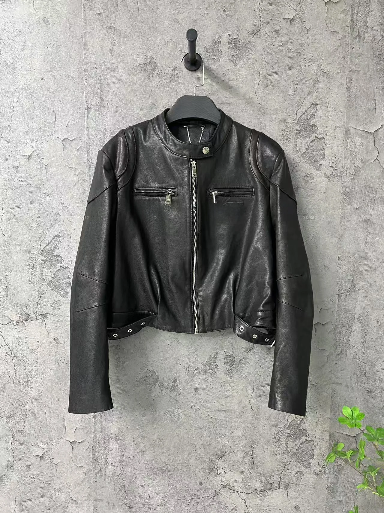 Spring 2025 Women's Real Leather Jaet Stand Collar eepskin Casual Motorcycle ort Outerwear Premium Feel Commute Sle
Spring 2025 Women's Real Leather Jaet Stand Collar eepskin Casual Motorcycle ort Outerwear Premium Feel Commute Sle