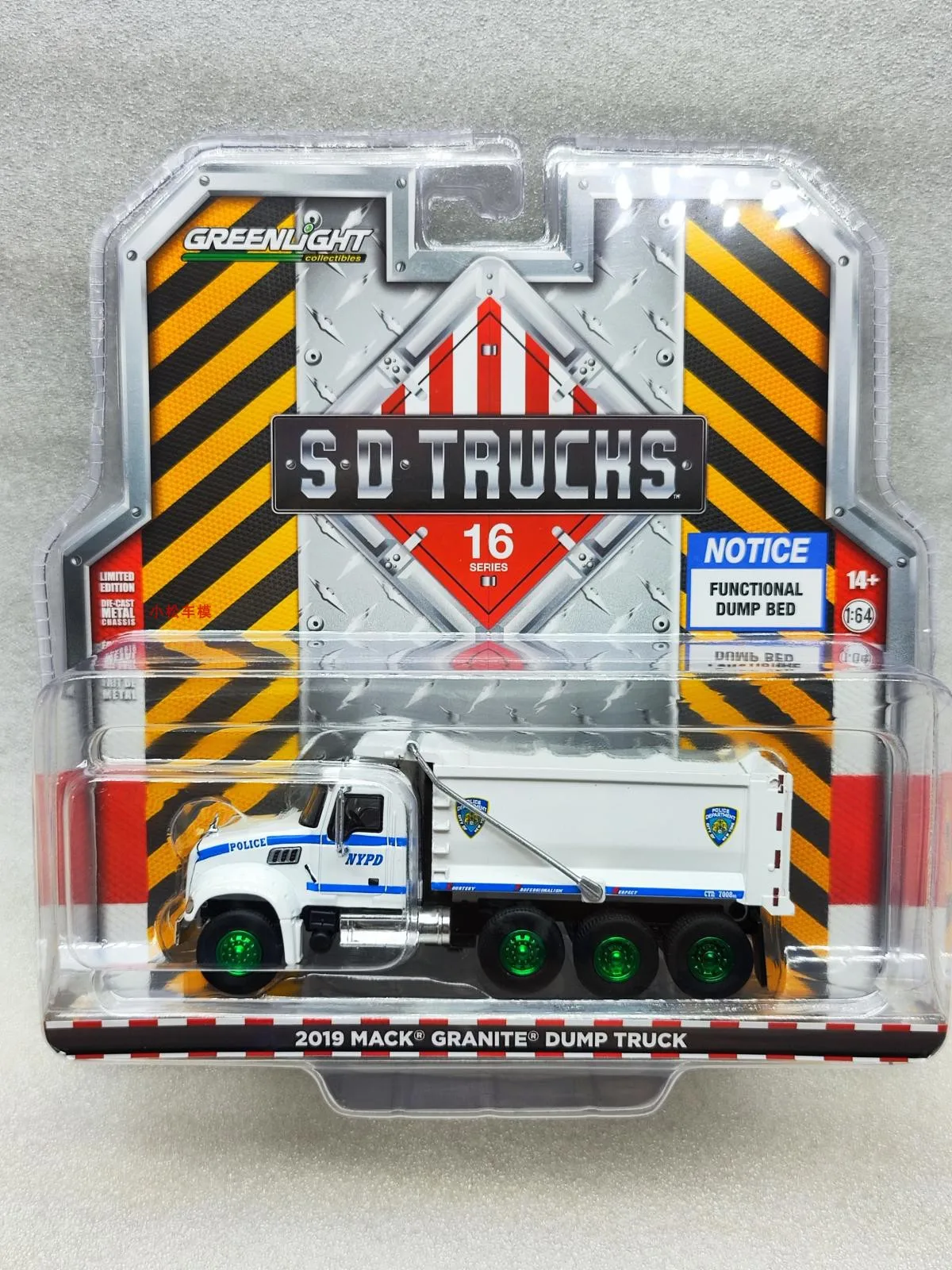 Green Light 1:64 S.D16-2019 Mack Granite Dump Truck - (NYPD) Green Machine Edition Car Model Toy For Boys Gifts
Green Light 1:64 S.D16-2019 Mack Granite Dump Truck - (NYPD) Green Machine Edition Car Model Toy For Boys Gifts
