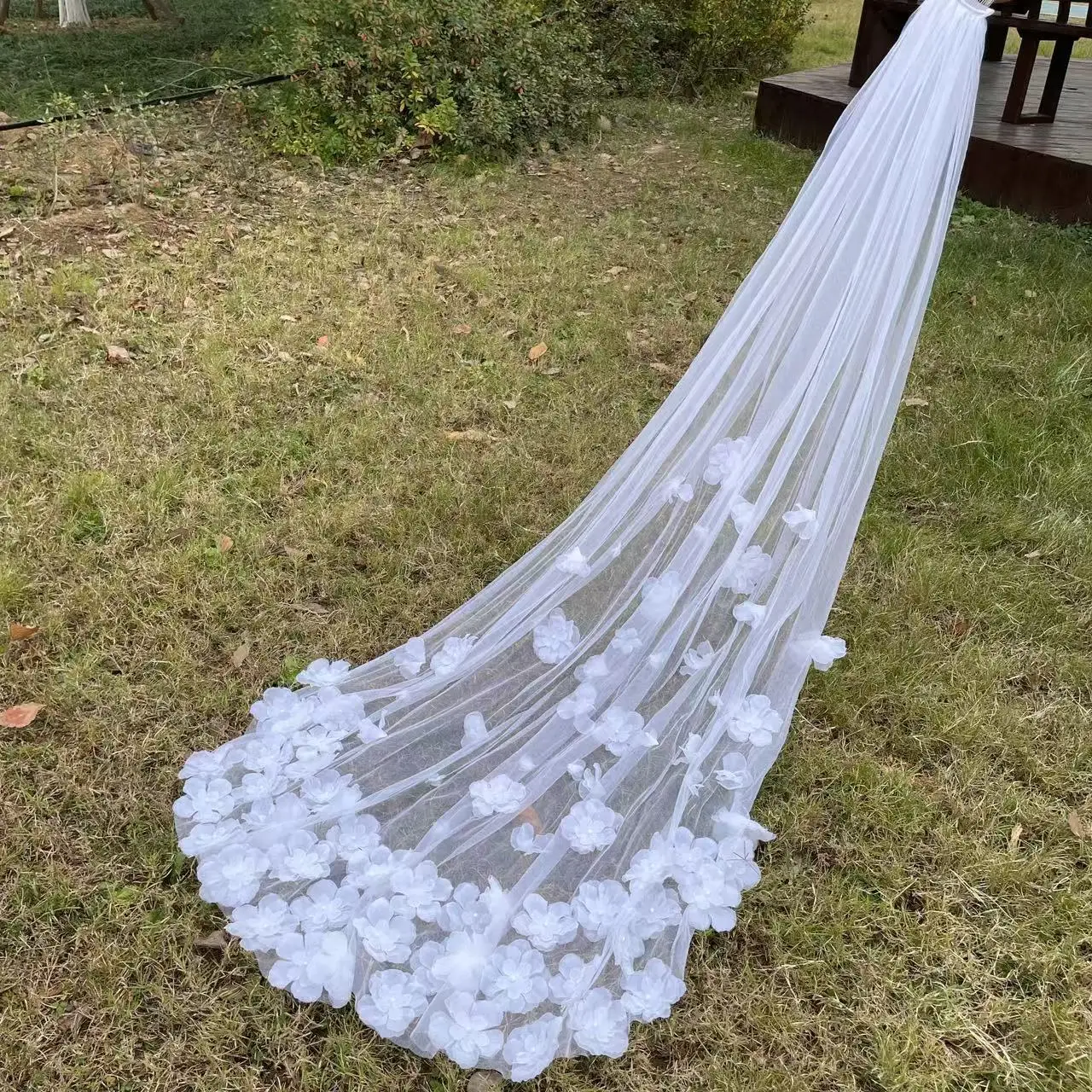 130cm Romantic Floral Bridal Veils 3D Organza Flowers One Layer Soft Tulle Wedding Marriage Veils with Comb
130cm Romantic Floral Bridal Veils 3D Organza Flowers One Layer Soft Tulle Wedding Marriage Veils with Comb