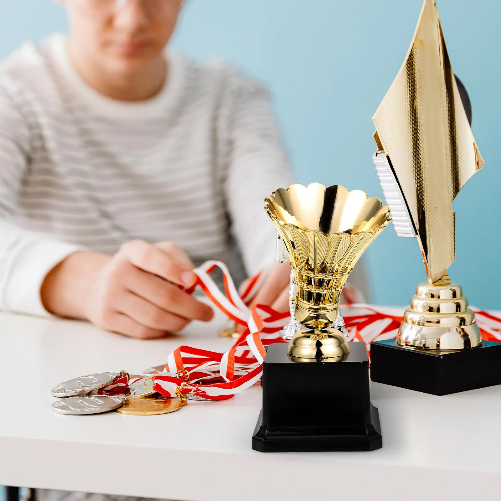 Decorative Golden Badminton Trophy Award Competition Prize Champion Celebration Trophy for Sports Events
Decorative Golden Badminton Trophy Award Competition Prize Champion Celebration Trophy for Sports Events