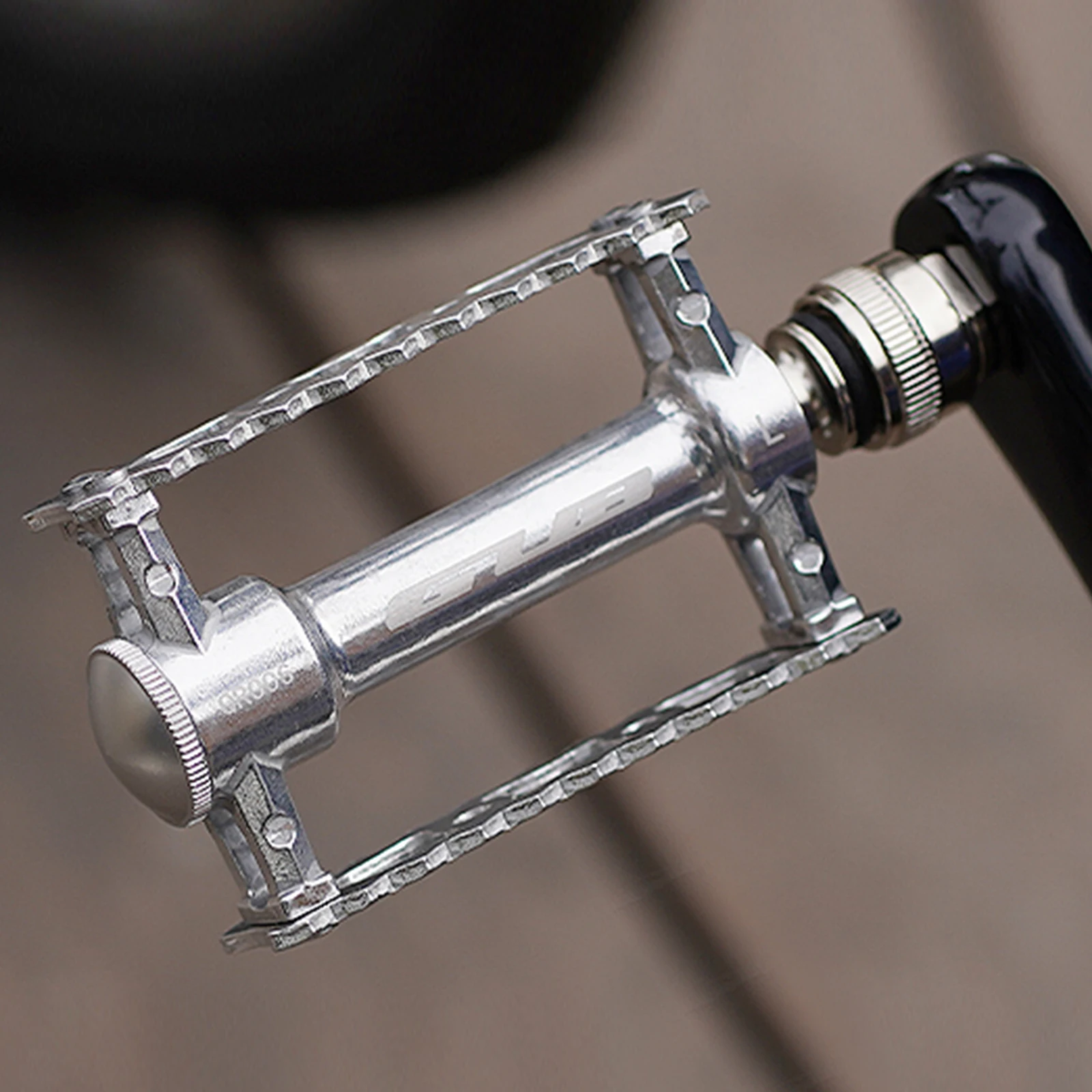 Aluminum Alloy Sealed Three-Bearing Platform Pedals Quick-Release Tool-Free Detachable Cycling Pedals for Road/Folding Bicycle
Aluminum Alloy Sealed Three-Bearing Platform Pedals Quick-Release Tool-Free Detachable Cycling Pedals for Road/Folding Bicycle