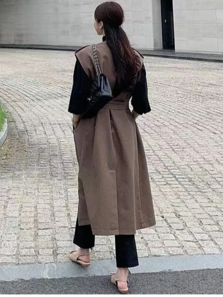 Chic Autumnal Vintage Long Svel Waist-Cinching Over-Knee Coat for Women Double-Breasted Stand-Collar Windbreaker Jaet
Chic Autumnal Vintage Long Svel Waist-Cinching Over-Knee Coat for Women Double-Breasted Stand-Collar Windbreaker Jaet