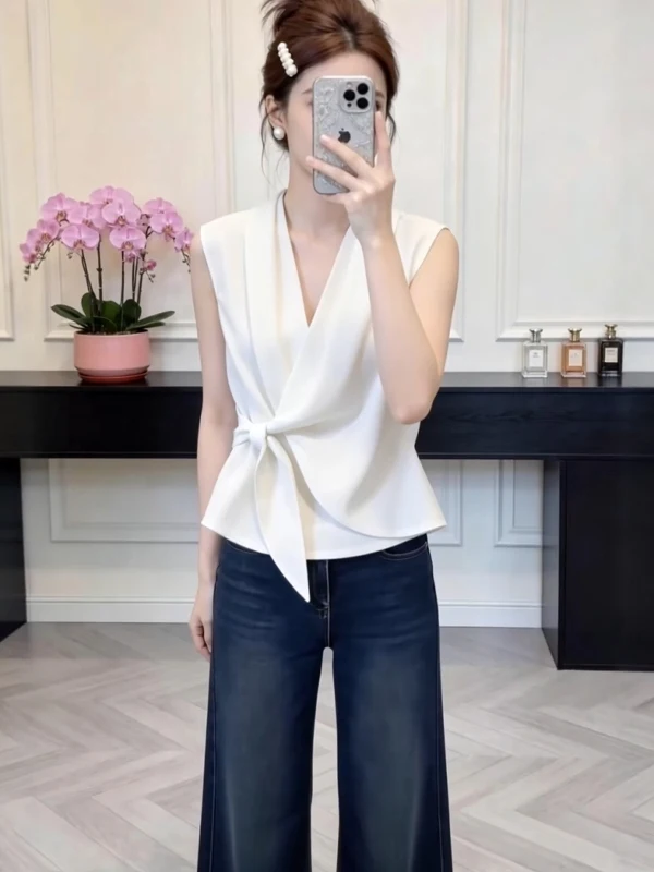 Slimming V-Neck Sleeveless Shirt Women's plus Size Summer Fashion Design Waist-Cinching Top French Style Loose Fit Regular Le...
Slimming V-Neck Sleeveless Shirt Women's plus Size Summer Fashion Design Waist-Cinching Top French Style Loose Fit Regular Le...
