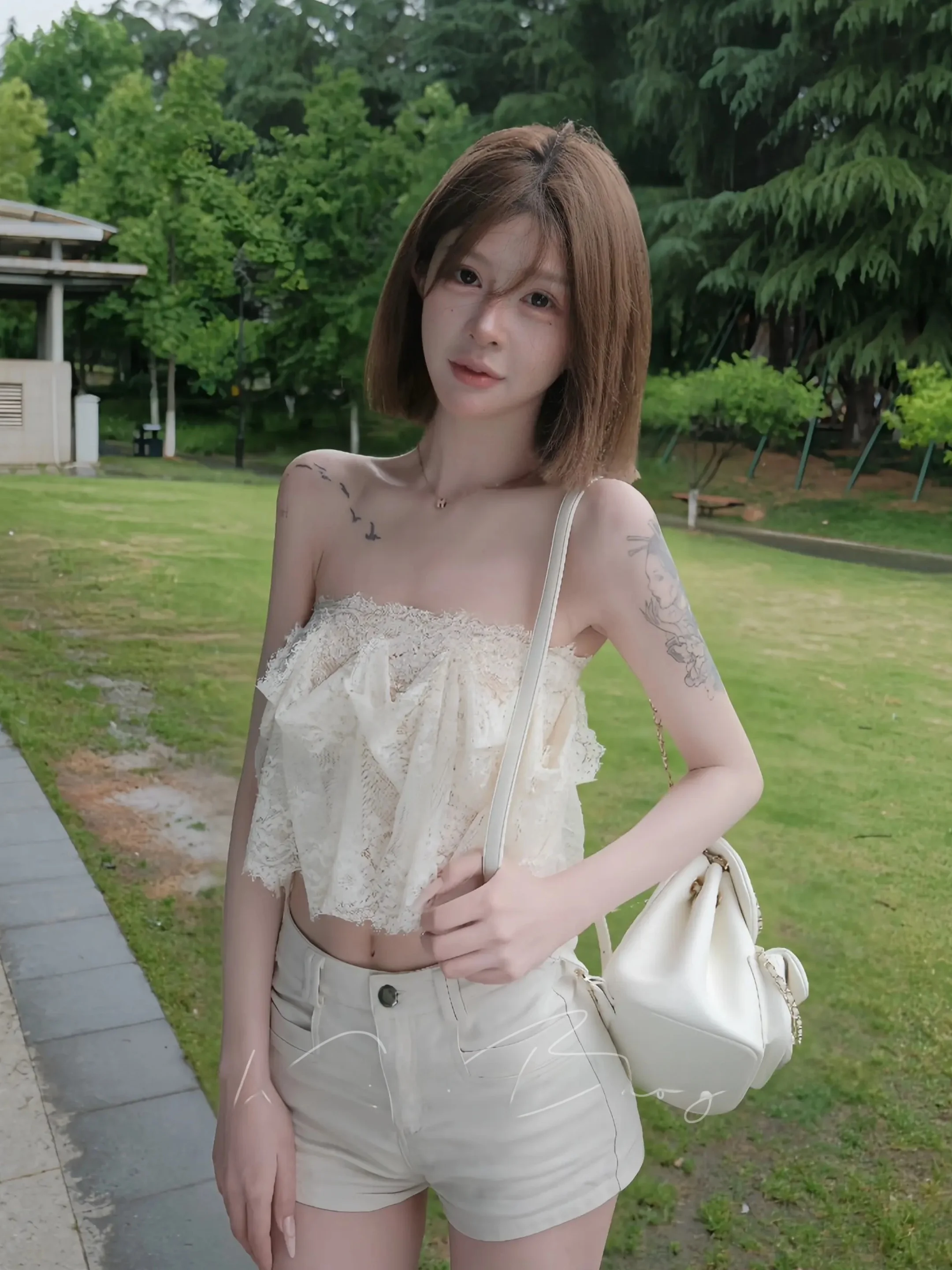 Pure Desire Lace Trim Crop Top Women's Sexy Style Short Length Slim Fit T-Shirt with Pleats And Blouse Style Bottom Hem
Pure Desire Lace Trim Crop Top Women's Sexy Style Short Length Slim Fit T-Shirt with Pleats And Blouse Style Bottom Hem