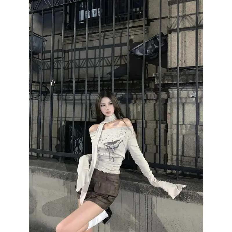 Женская блузка-футболка в корейском стиле с принтом бабочек, вязаная, с длинными рукавами, в стиле ретро, с лентами, с открытыми плечами, модная, нишевая, новинка
Женская блузка-футболка в корейском стиле с принтом бабочек, вязаная, с длинными рукавами, в стиле ретро, с лентами, с открытыми плечами, модная, нишевая, новинка