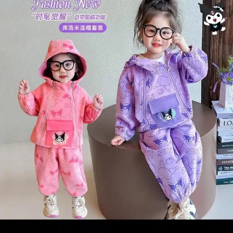 Sanrio Kawaii повседневный костюм для девочек Kuromi, детский осенний новый корейский мультфильм аниме, брюки с длинными рукавами, спортивный комплект, милый комфорт, мягкий
Sanrio Kawaii повседневный костюм для девочек Kuromi, детский осенний новый корейский мультфильм аниме, брюки с длинными рукавами, спортивный комплект, милый комфорт, мягкий