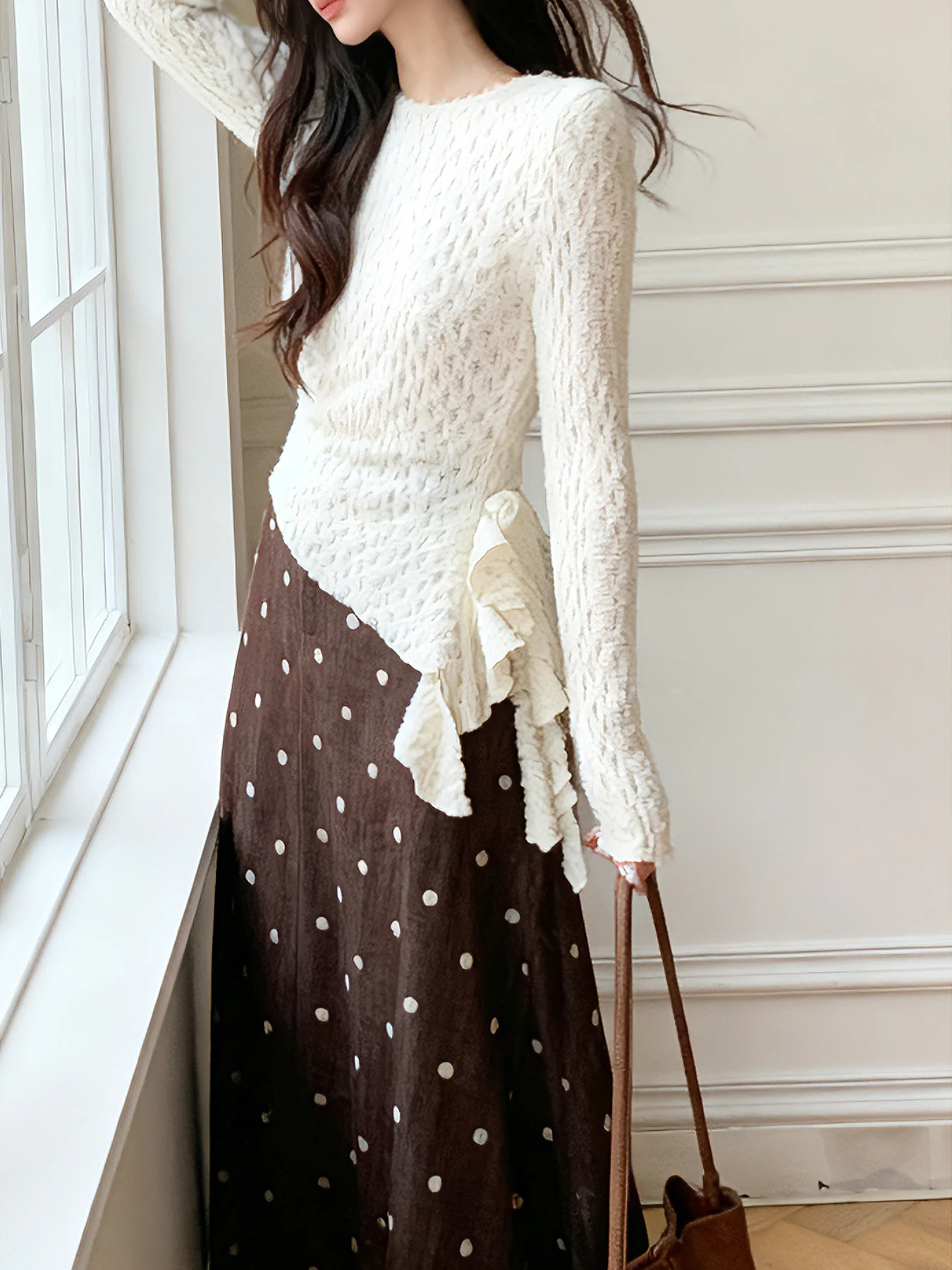 Осень-зима, мягкий вязаный длинный све, облегающий женский топ с завязками на талии и деревянными ушками, повседневный женский топ
Осень-зима, мягкий вязаный длинный све, облегающий женский топ с завязками на талии и деревянными ушками, повседневный женский топ