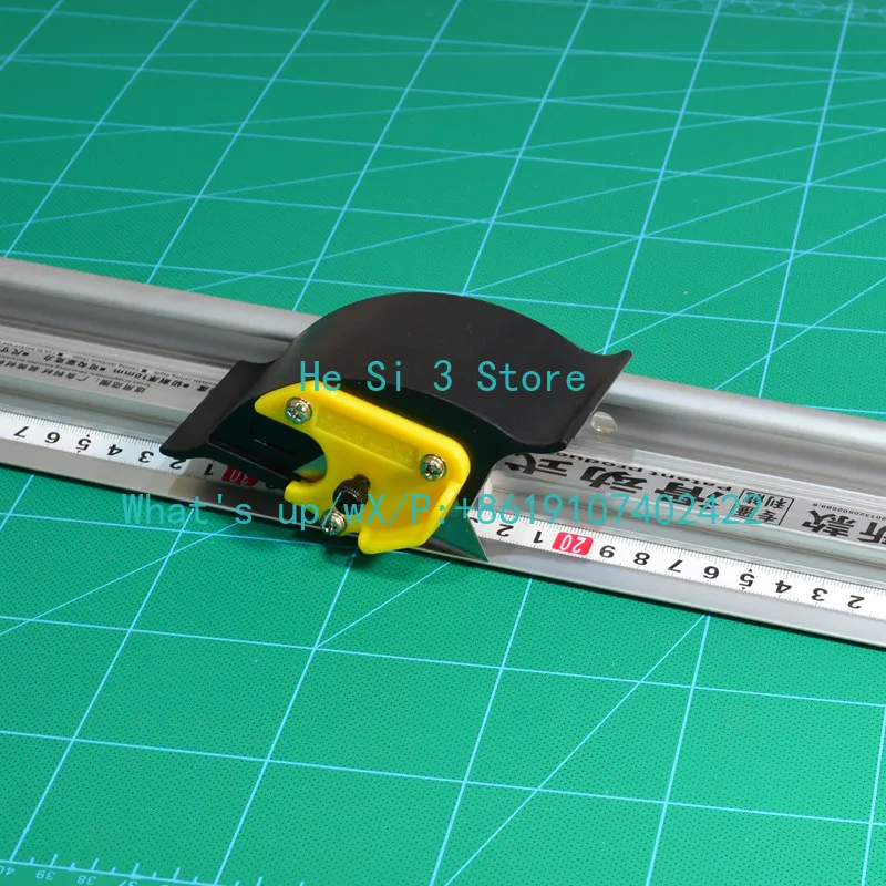 Sliding KT plate cutting ruler aluminum alloy straight ruler knife ruler 0.7 meters 1.3 meters
Sliding KT plate cutting ruler aluminum alloy straight ruler knife ruler 0.7 meters 1.3 meters