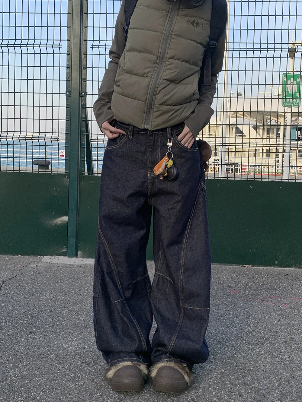 Джинсы Deep Blue Original Color в винтажном американском стиле, свободного кроя, с высокой талией, широкими штанинами, из хлопковой ткани, повседневные.
Джинсы Deep Blue Original Color в винтажном американском стиле, свободного кроя, с высокой талией, широкими штанинами, из хлопковой ткани, повседневные.