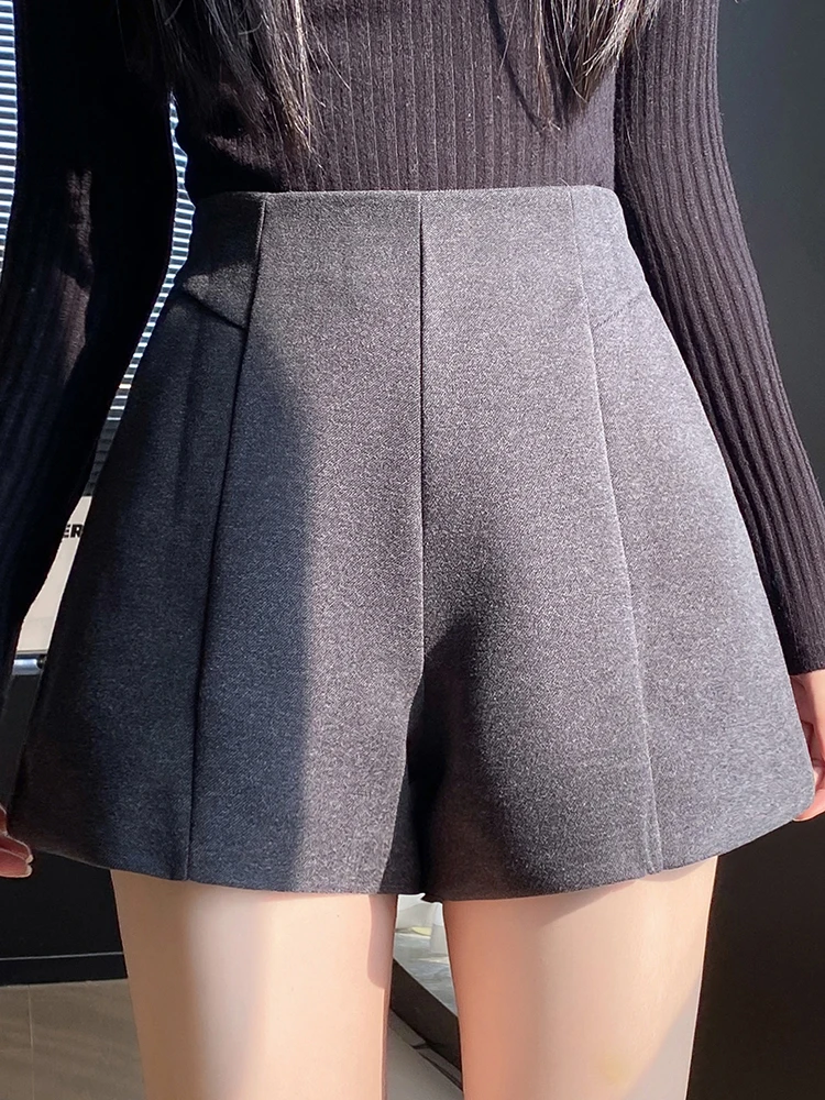 Woolen suit shorts women's autumn and winter new high waist slimming casual versatile A-line wide leg boots and pants
Woolen suit shorts women's autumn and winter new high waist slimming casual versatile A-line wide leg boots and pants