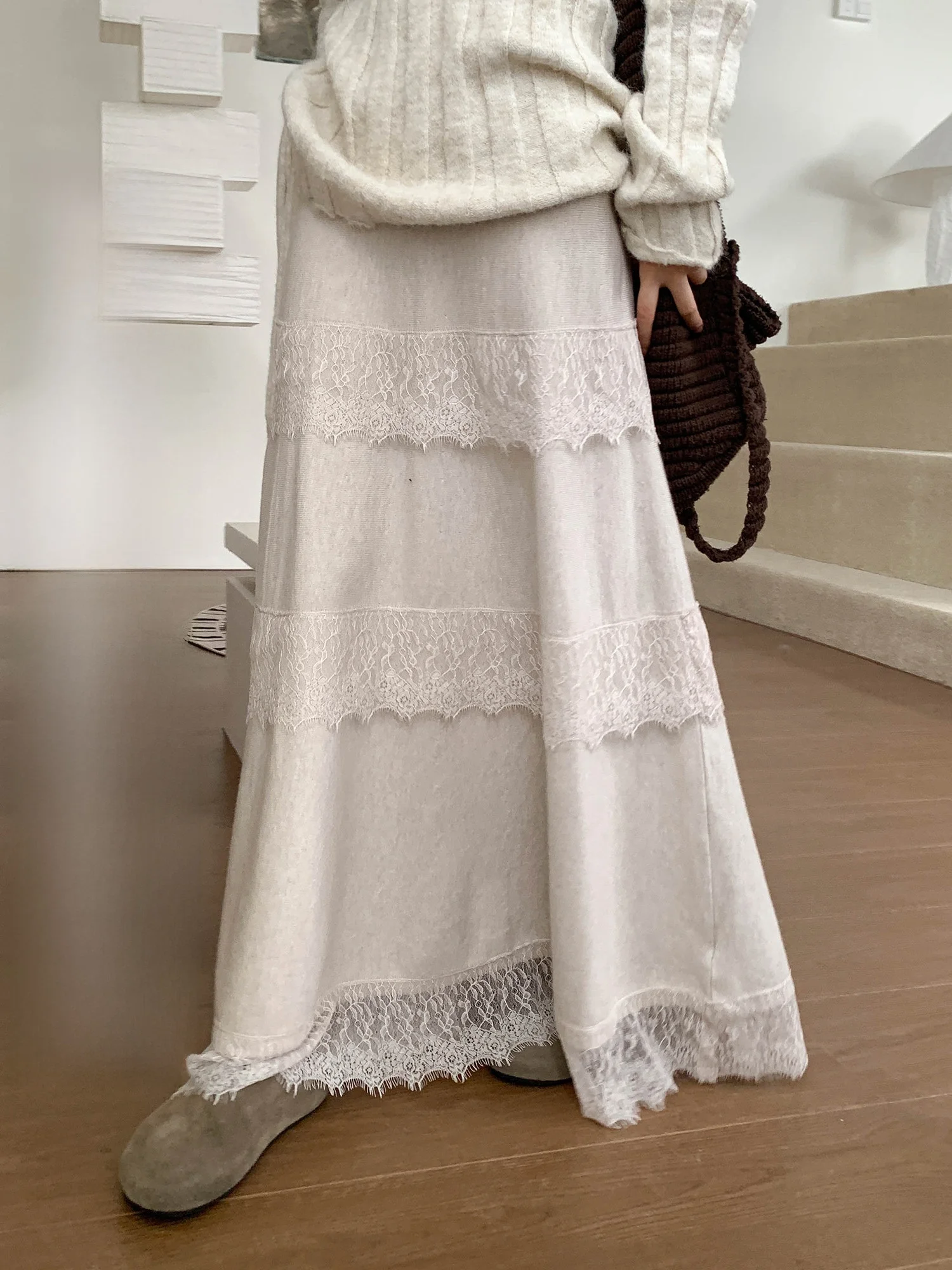 Потрясающая юбка с кружевными вставками для женщин, с завышенной талией, А-силуэт, модная, в японском стиле, Зима 2025, Новинка
Потрясающая юбка с кружевными вставками для женщин, с завышенной талией, А-силуэт, модная, в японском стиле, Зима 2025, Новинка