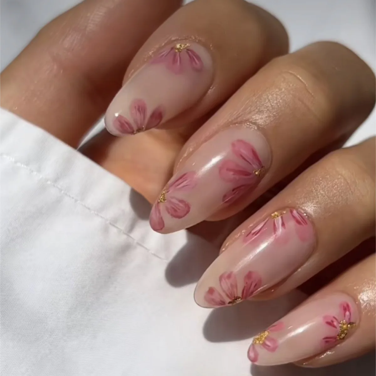 24Pcs Pink Flower Shiny Powder with Design False Nails Mid-length Almond Fake Nails Press on Reusable Full Cover Nails Tips Art
24Pcs Pink Flower Shiny Powder with Design False Nails Mid-length Almond Fake Nails Press on Reusable Full Cover Nails Tips Art