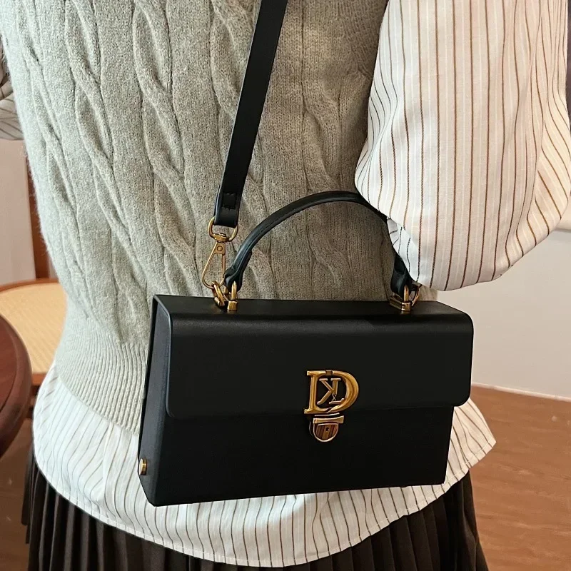 2025 New! Premium Light Luxury Niche Box Bag - Women's Versatile Fashion Handbag, Temperament Messenger with Small Square Design 
2025 New! Premium Light Luxury Niche Box Bag - Women's Versatile Fashion Handbag, Temperament Messenger with Small Square Design