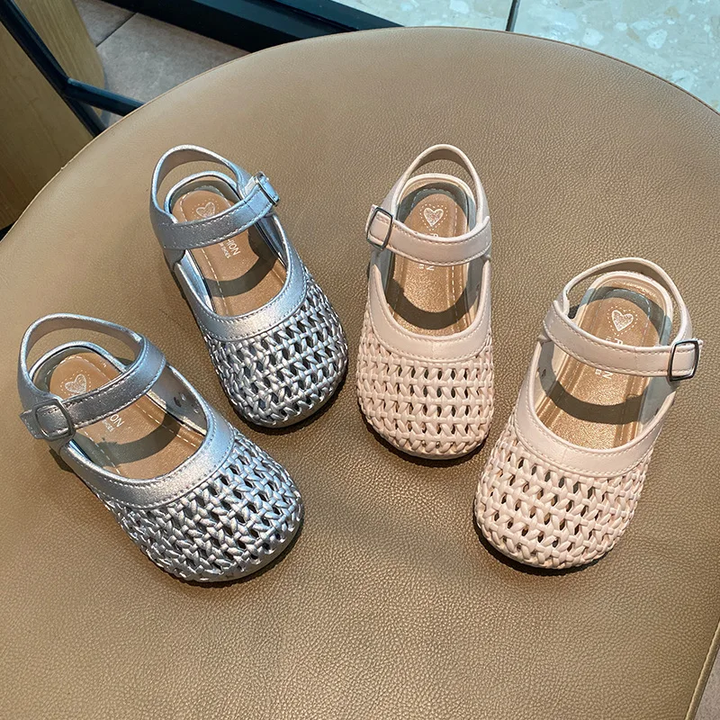 Baby girl hollow bag head slippers summer wear girls Korean version woven fashion sandals soft sole non-slip princess shoes
Baby girl hollow bag head slippers summer wear girls Korean version woven fashion sandals soft sole non-slip princess shoes