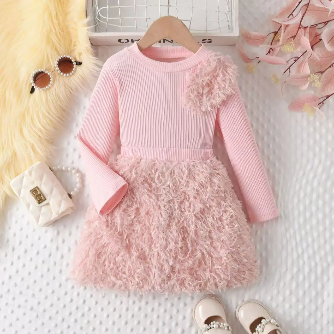 Girls' Autumnwinter Sweet Round-neck Solid Color Striped Long-sleeved Top + Fashionable Plush Short Skirt Set
Girls' Autumnwinter Sweet Round-neck Solid Color Striped Long-sleeved Top + Fashionable Plush Short Skirt Set