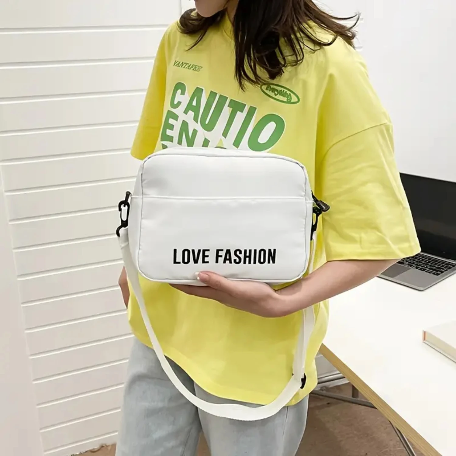 Letter Pattern Nylon Crossbody Bag, Women's Zipper Square Bag With Removable Strap
Letter Pattern Nylon Crossbody Bag, Women's Zipper Square Bag With Removable Strap