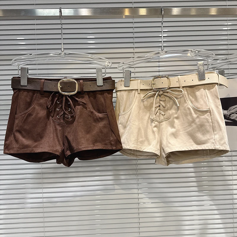 2025 Winter retro suede lace up versatile slimming shorts with belt spicy girl personality casual design sense shorts
2025 Winter retro suede lace up versatile slimming shorts with belt spicy girl personality casual design sense shorts
