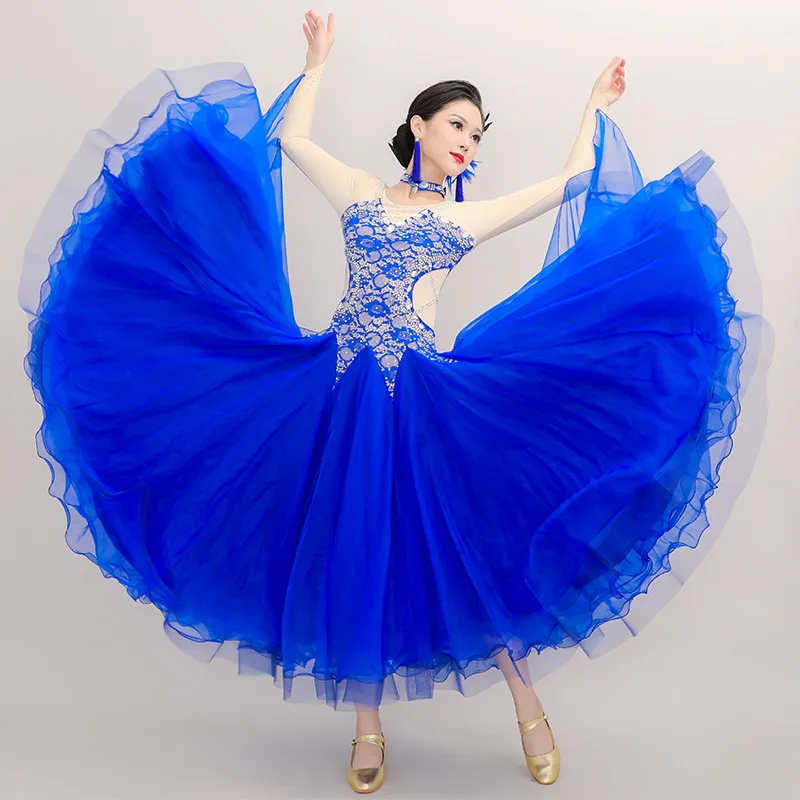 Chic Full Circle Skirt Ballroom Dress with Sparkling Rhinestone Details Cut Durable Fabric Perfect for Waltz Professional Events
Chic Full Circle Skirt Ballroom Dress with Sparkling Rhinestone Details Cut Durable Fabric Perfect for Waltz Professional Events