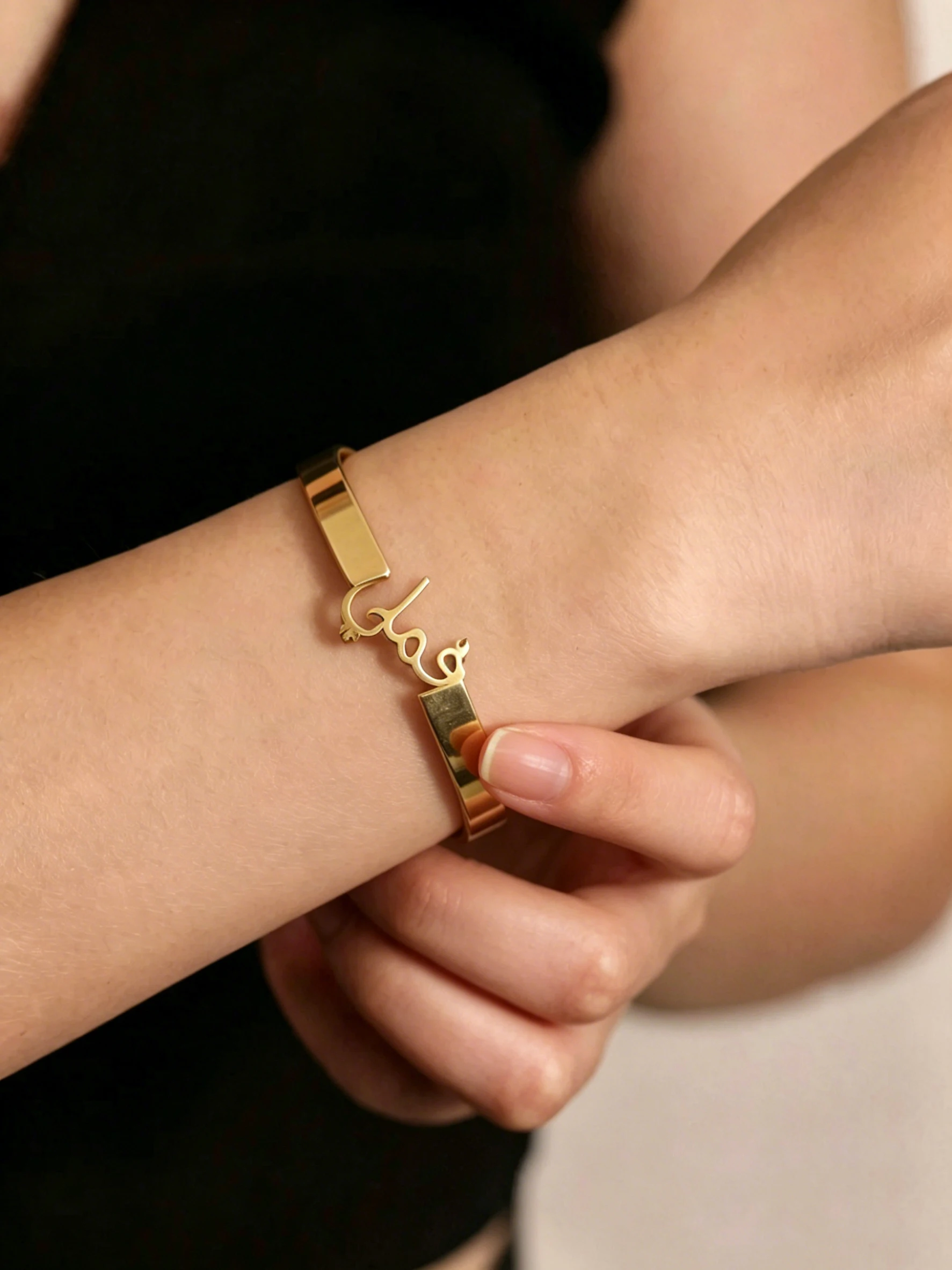 Custom Name Charm Bracelet Personalized Stainless Steel Jewelry For Woman Open Bangle Personalized Gifts For Mother Girlfriend
Custom Name Charm Bracelet Personalized Stainless Steel Jewelry For Woman Open Bangle Personalized Gifts For Mother Girlfriend