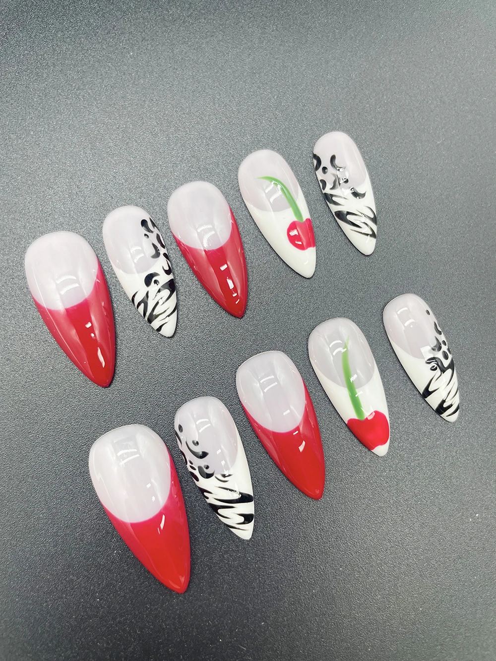 Medium Almonds French Red Press On Nails Sticker Hand-Painted Zebra-Print Cherry Design Simple Portable 10Pcs Reused False Nails
Medium Almonds French Red Press On Nails Sticker Hand-Painted Zebra-Print Cherry Design Simple Portable 10Pcs Reused False Nails
