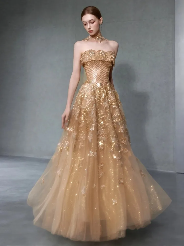 A new elegant long dress with golden feel for toasting
A new elegant long dress with golden feel for toasting
