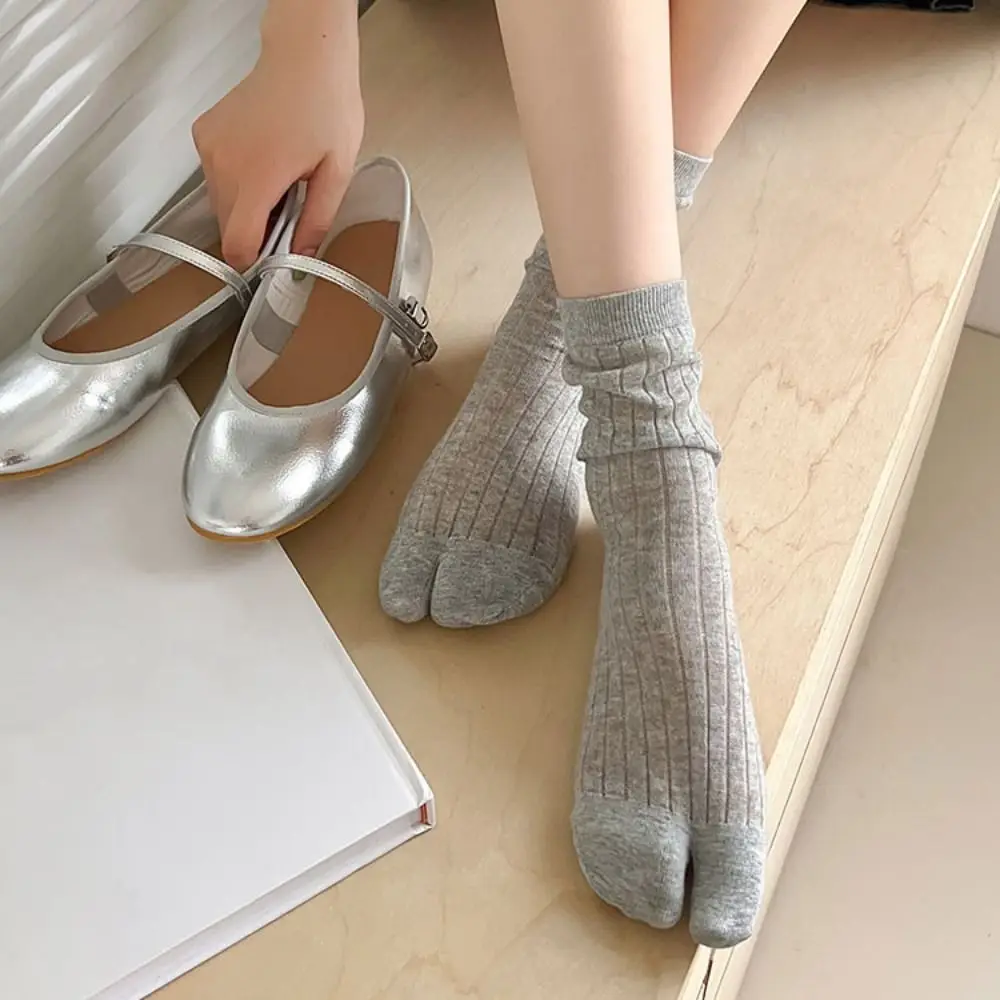 2Pairs Candy Color Two Toed Cotton Socks Lolita JK Anti Slip Split Toe Sock Women Solid Color Toe Separator Socks Summer
2Pairs Candy Color Two Toed Cotton Socks Lolita JK Anti Slip Split Toe Sock Women Solid Color Toe Separator Socks Summer