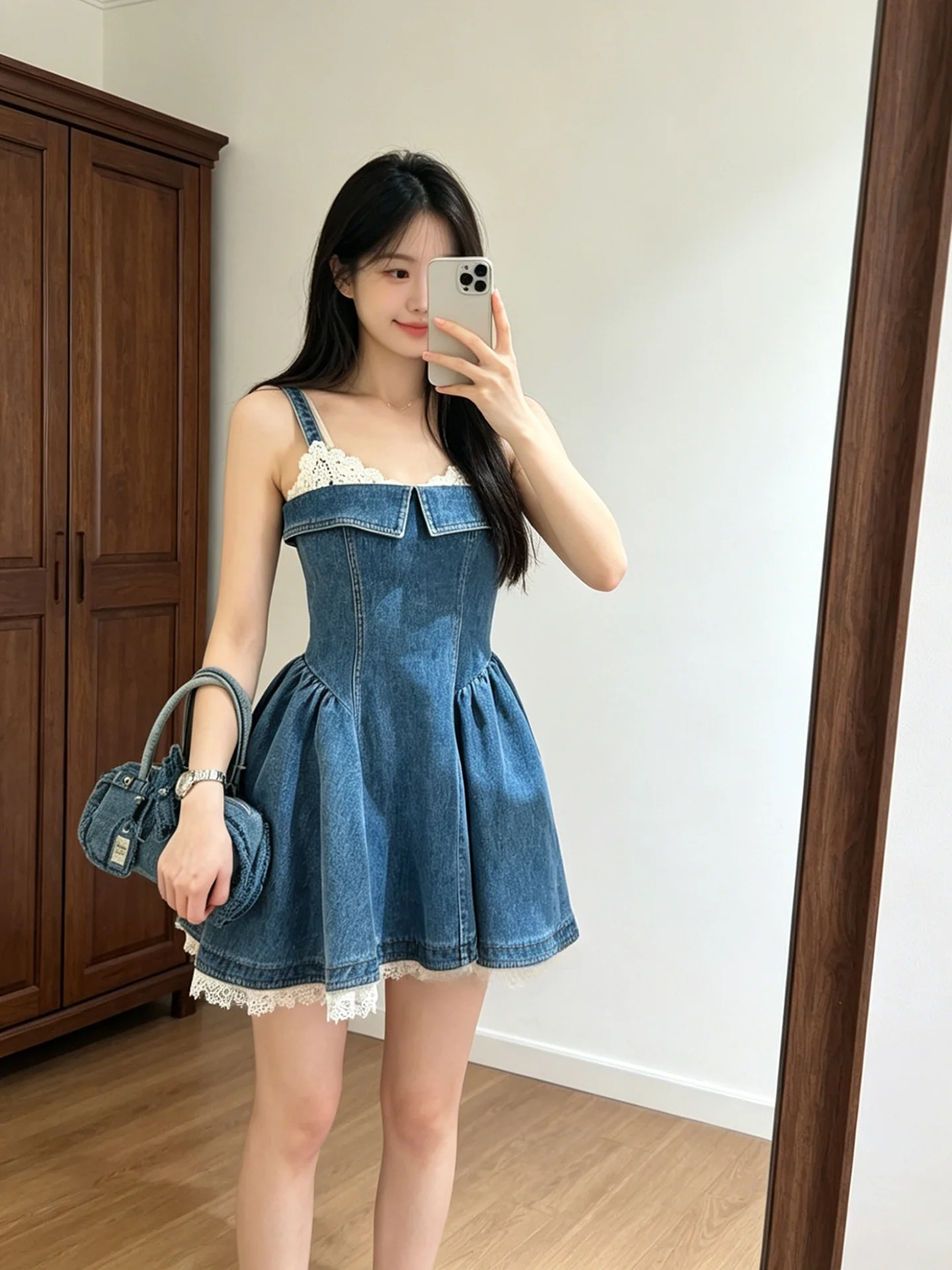 Pure Desire Lace Patchwork Waist Cinched Strap Denim Short Skirt Women Summer 2026 Age Reducing Design Sensation Dress
Pure Desire Lace Patchwork Waist Cinched Strap Denim Short Skirt Women Summer 2026 Age Reducing Design Sensation Dress
