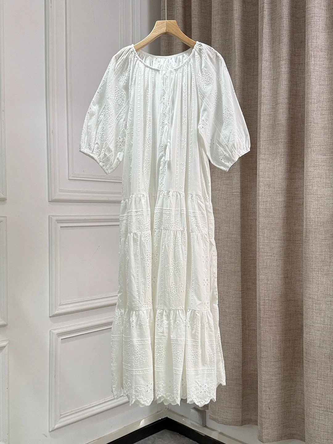 Milan Small Town Summer Vacation Pure Color Hollow out Embroidery Dress Midi A-Line Skirt Hollow out Details Midi Dress
Milan Small Town Summer Vacation Pure Color Hollow out Embroidery Dress Midi A-Line Skirt Hollow out Details Midi Dress