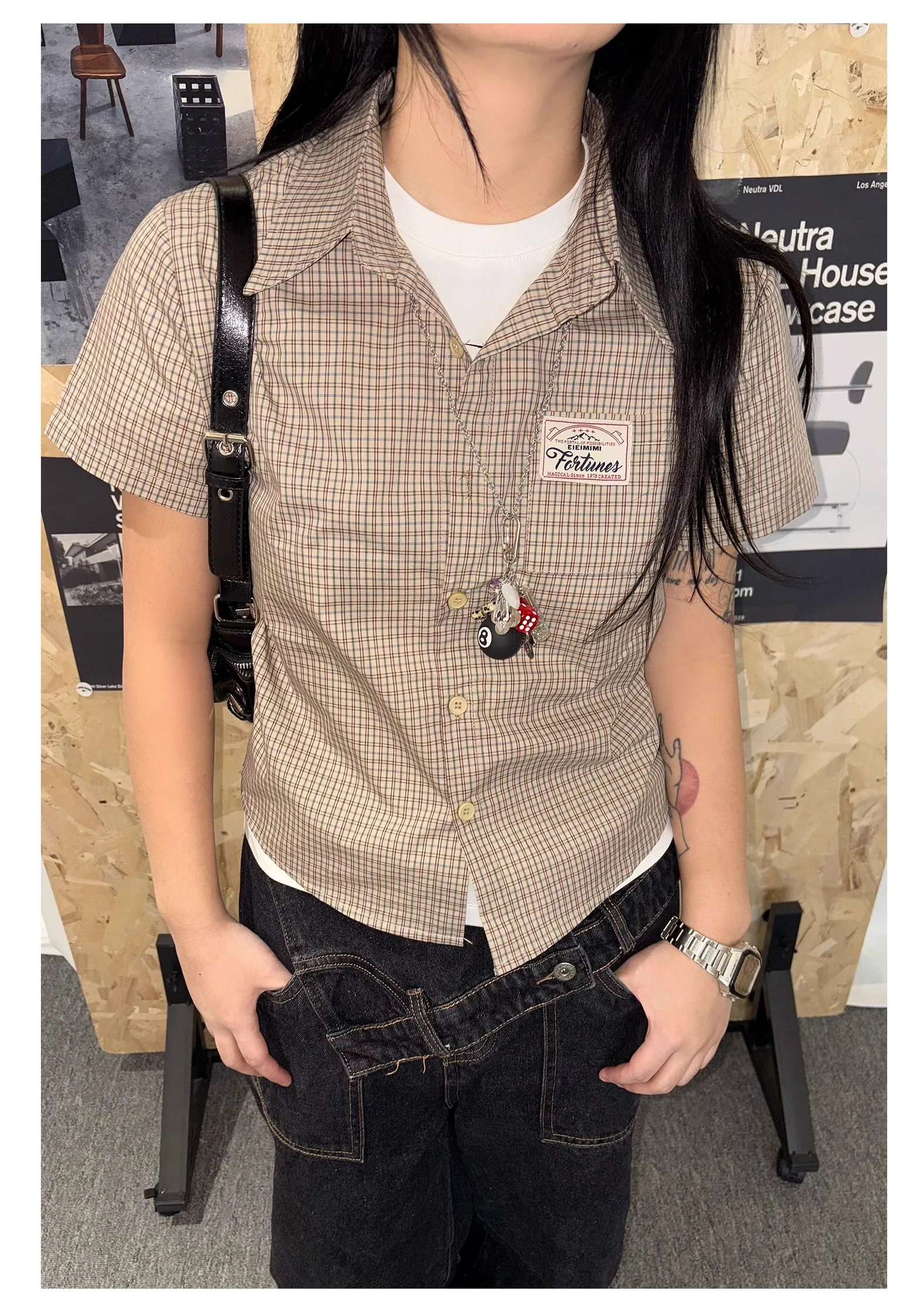 Корейский брендовый дизайн Коричневые клетчатые рубашки в консервативном стиле Slim Fit с коротким рукавом и воротником-поло Однобортная блузка Летний панк 2000-х годов
Корейский брендовый дизайн Коричневые клетчатые рубашки в консервативном стиле Slim Fit с коротким рукавом и воротником-поло Однобортная блузка Летний панк 2000-х годов