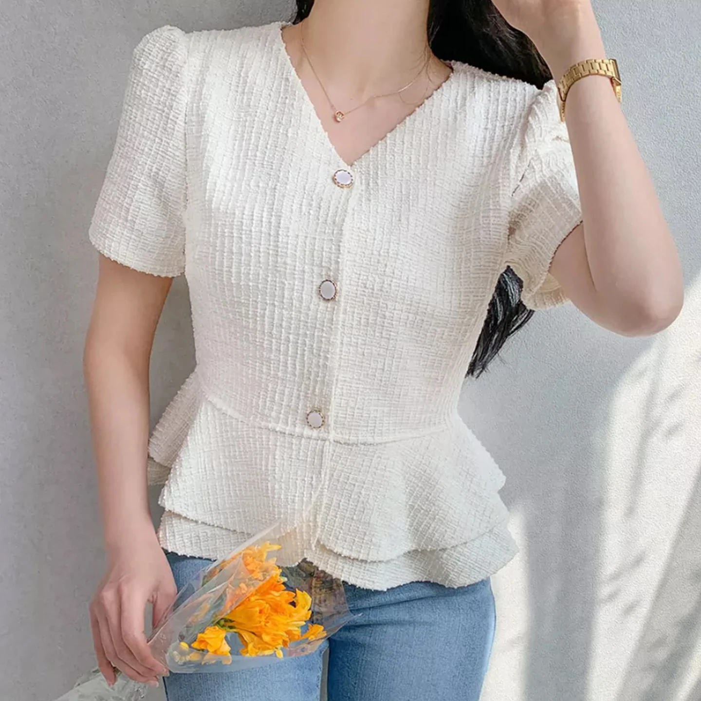 Liangliang Summer New Style Small Fragrance Wind Thickened Tweed V-neck Double-layered Hem Design Short-sleeved Shirt Jacket
Liangliang Summer New Style Small Fragrance Wind Thickened Tweed V-neck Double-layered Hem Design Short-sleeved Shirt Jacket