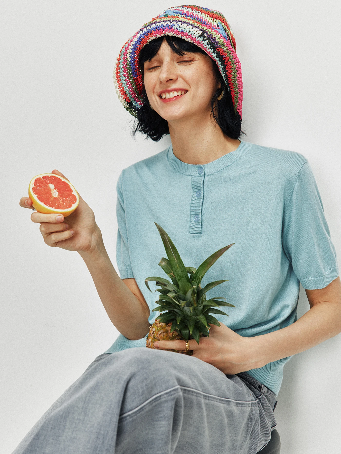 Мягкий шерстяной вязаный свитер с воротником хенли для женщин, с вышивкой логотипа, в стиле Cleanfit, с коротким рукавом, регулируемый размер.
Мягкий шерстяной вязаный свитер с воротником хенли для женщин, с вышивкой логотипа, в стиле Cleanfit, с коротким рукавом, регулируемый размер.