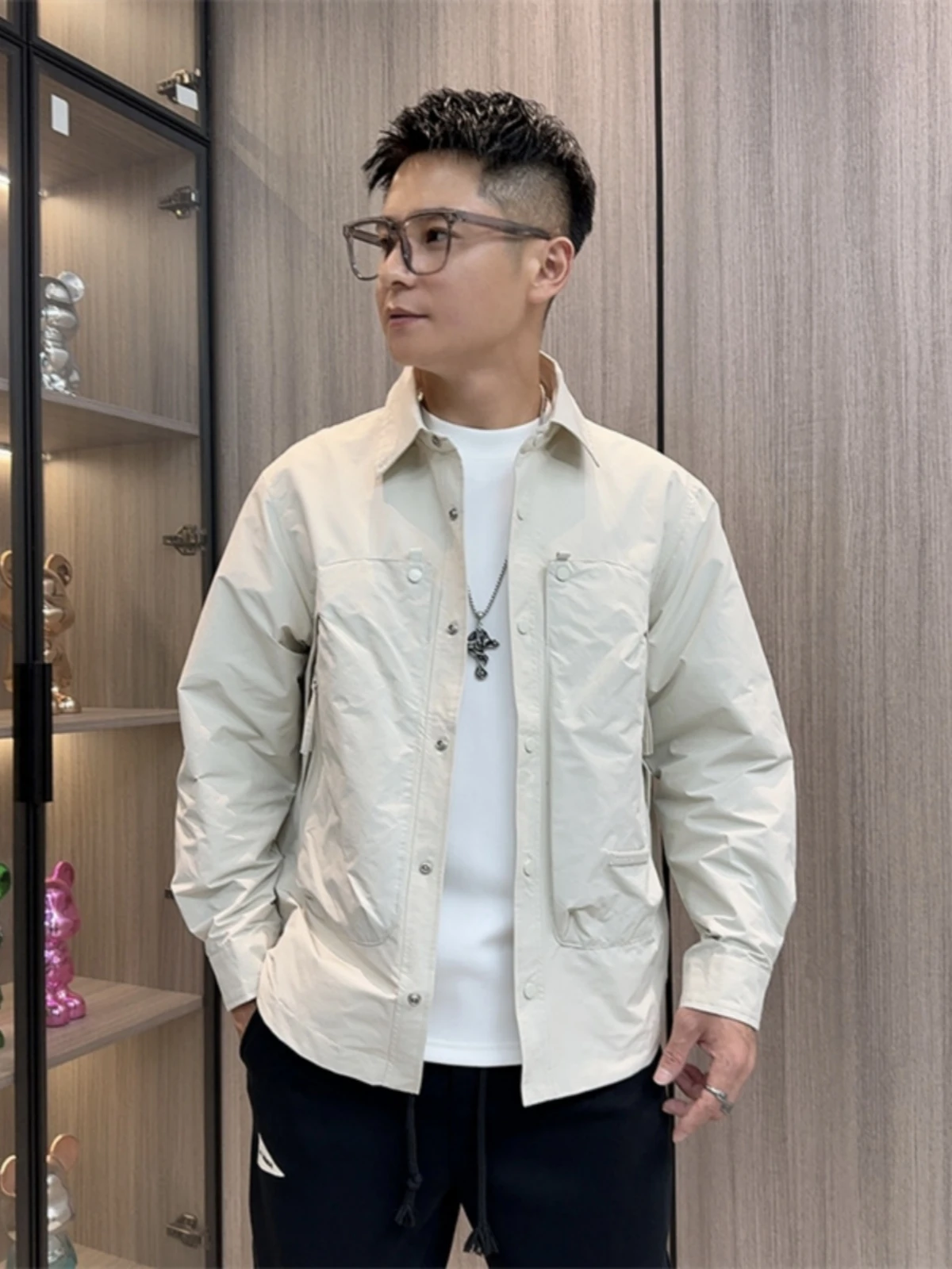 Осенняя мужская новая рабочая одежда на молнии с воротником-стойкой, дэт, повседневная спортивная ветровка, модная пара, дышащая свободная посадка
Осенняя мужская новая рабочая одежда на молнии с воротником-стойкой, дэт, повседневная спортивная ветровка, модная пара, дышащая свободная посадка